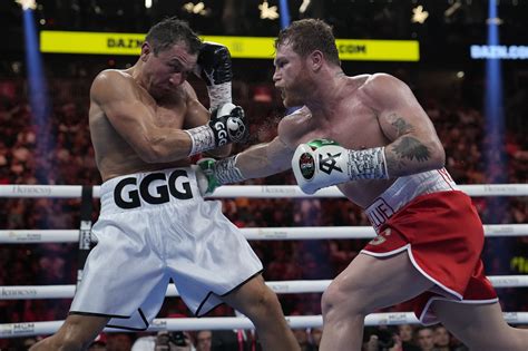 Canelo Álvarez defeats Gennady Golovkin by unanimous .